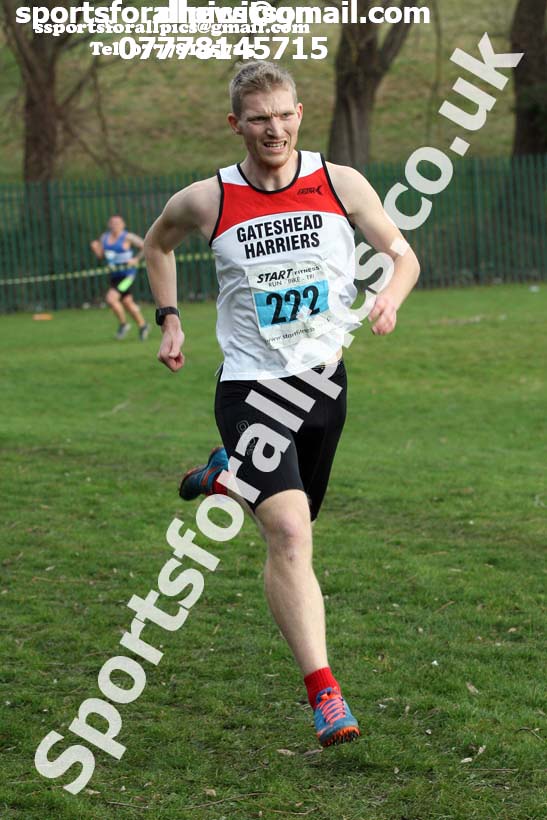 Senior mens Cathedral Relays, Birtley. Photo:  David T. Hewitson/Sports for All Pics
